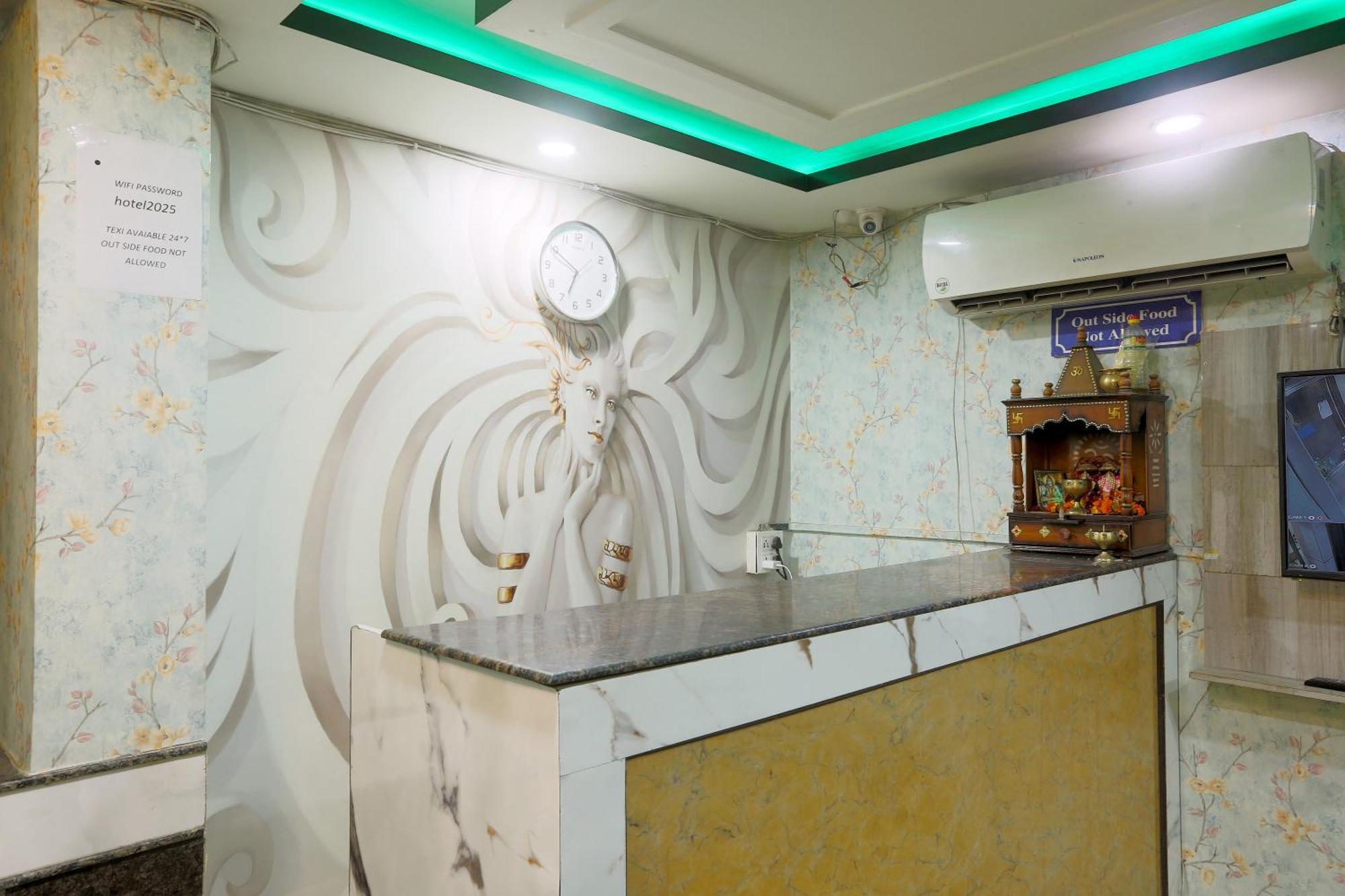Hotel Triton Grand At Delhi Airport Új-Delhi Kültér fotó