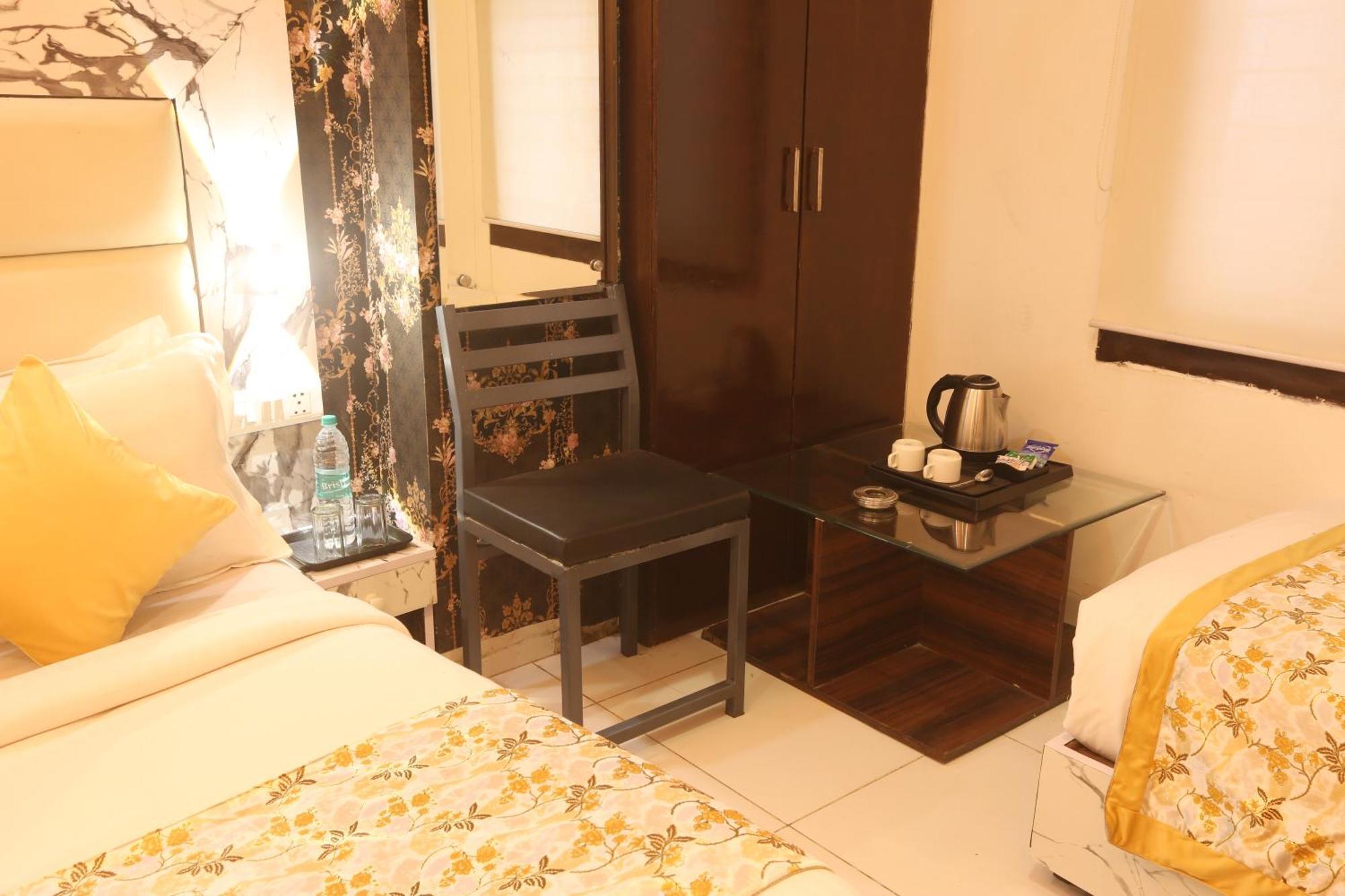 Hotel Triton Grand At Delhi Airport Új-Delhi Kültér fotó