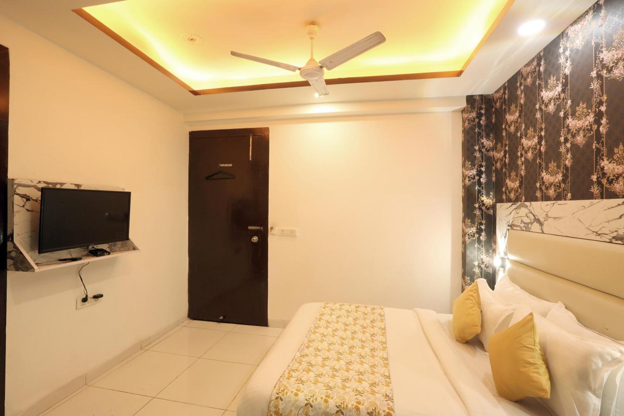 Hotel Triton Grand At Delhi Airport Új-Delhi Kültér fotó