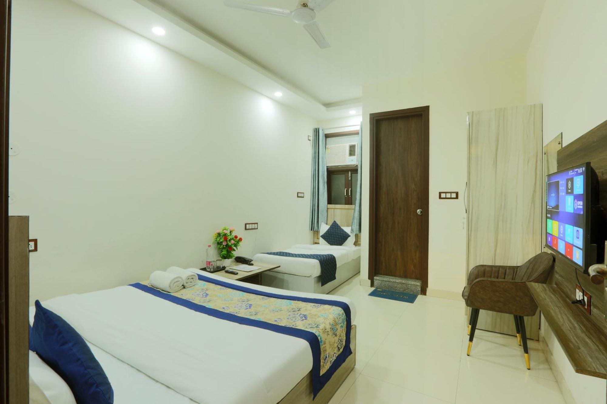 Hotel Triton Grand At Delhi Airport Új-Delhi Kültér fotó